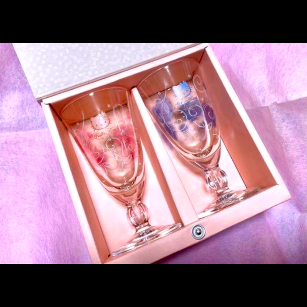 Sanrio Japan- Hello Kitty  wine glass set